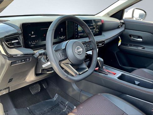 New 2025 Nissan Kicks SR image 6