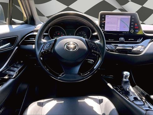 Used 2019 Toyota C-HR Limited FWD image 5