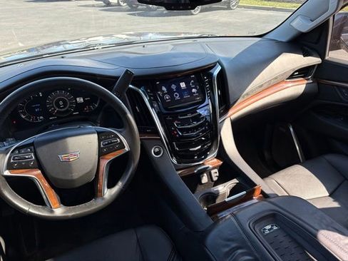 Used 2016 Cadillac Escalade Luxury image 23