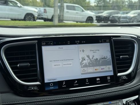 New 2026 Chrysler Pacifica Select image 18