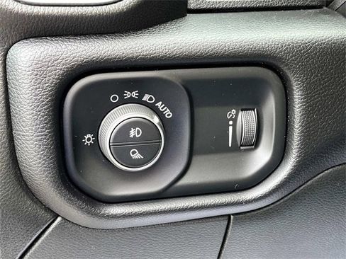 Used 2024 RAM 3500 Big Horn image 33