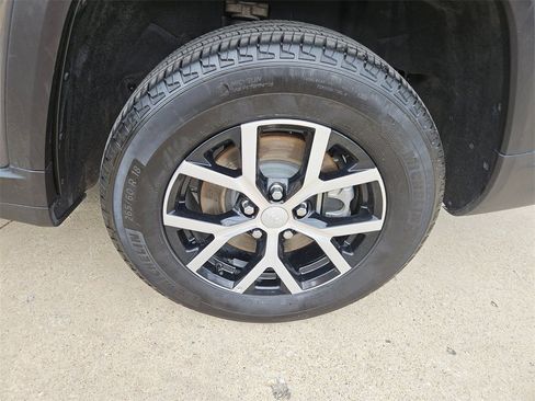 Used 2024 Jeep Grand Cherokee L Limited w/ Luxury Tech Group II image 28