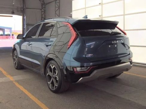 Used 2023 Kia Niro SX Touring FWD image 2