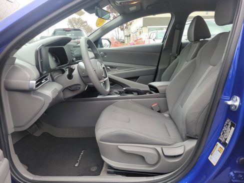 Certified 2025 Hyundai Elantra SE w/ Cargo Package image 18