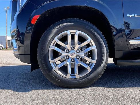 Used 2022 GMC Yukon XL SLT w/ SLT Premium Package image 35