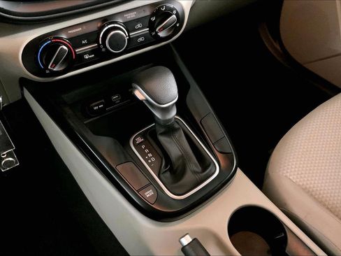 Certified 2025 Kia Soul LX w/ LX Technology Package FWD image 17