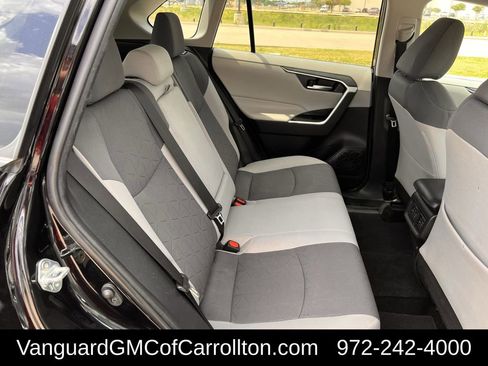 Used 2020 Toyota RAV4 XLE FWD image 28