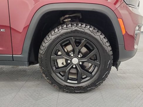 Used 2023 Jeep Grand Cherokee Limited AWD/4WD image 25