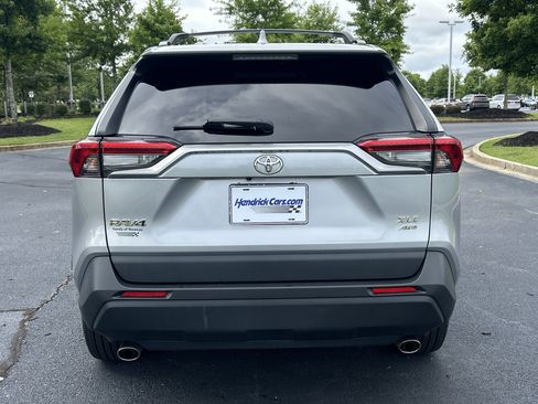 Used 2022 Toyota RAV4 XLE Premium AWD/4WD image 8