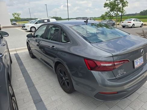 Used 2024 Volkswagen Jetta SE FWD image 8