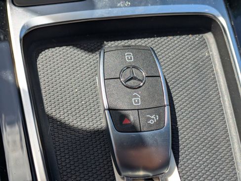Used 2025 Mercedes-Benz GLB 250 image 27