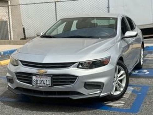 Used 2018 Chevrolet Malibu LT FWD image 1