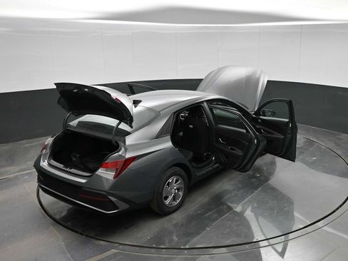 New 2026 Hyundai Elantra SE image 38