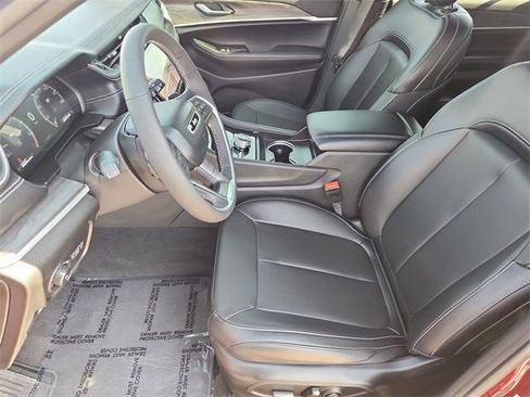 Used 2025 Jeep Grand Cherokee L Limited w/ Black Appearance Package image 19