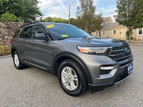 Used 2022 Ford Explorer XLT w/ Equipment Group 202A image 7