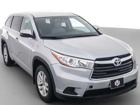 Used 2016 Toyota Highlander LE AWD/4WD image 1