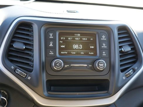 Used 2016 Jeep Cherokee Sport image 22