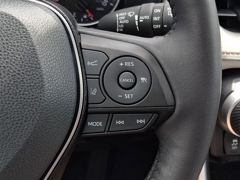 Used 2021 Toyota RAV4 XLE Premium AWD/4WD image 23