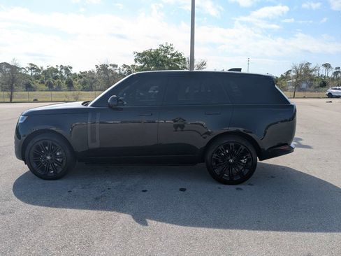 Used 2025 Land Rover Range Rover SE AWD/4WD image 8