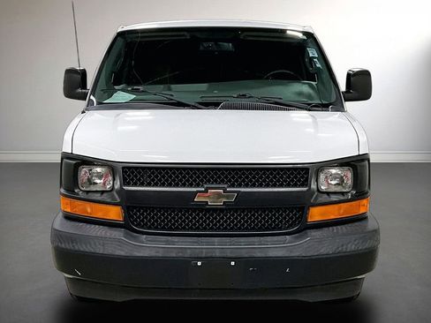 Used 2017 Chevrolet Express 2500 image 2