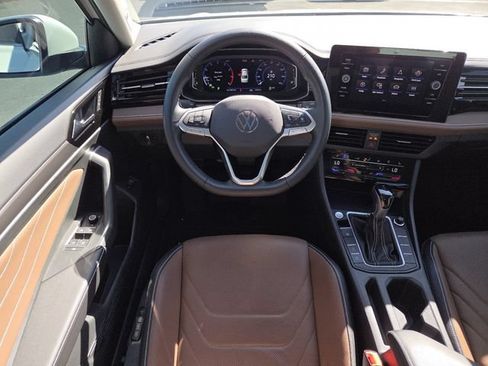 Used 2025 Volkswagen Jetta SEL FWD image 30