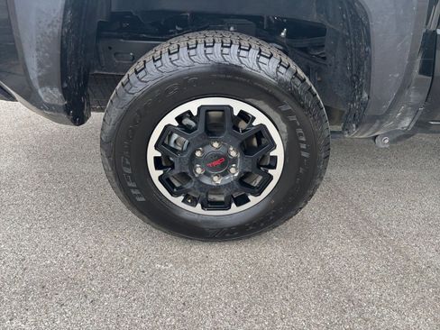 Used 2025 Toyota Tacoma TRD Off-Road image 28