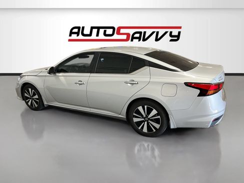 Used 2021 Nissan Altima 2.5 SV w/ SV Premium Package FWD image 4