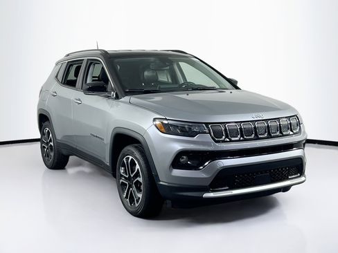 Used 2022 Jeep Compass Limited AWD/4WD image 3