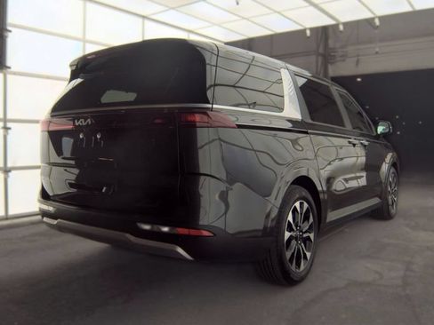 Used 2024 Kia Carnival EX FWD image 2