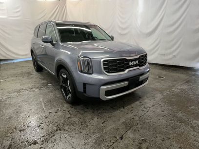 Used 2024 Kia Telluride S w/ S Sunroof Package