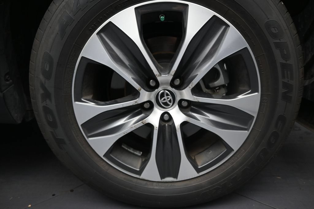 Used 2021 Toyota Highlander XLE AWD/4WD image 10