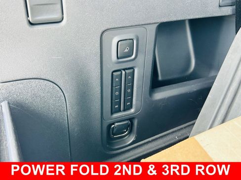 Used 2025 Ford Expedition Active AWD/4WD image 16