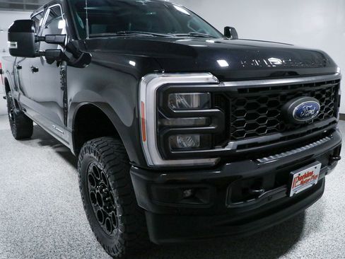 Used 2023 Ford F250 Lariat w/ Lariat Ultimate Package AWD/4WD image 5