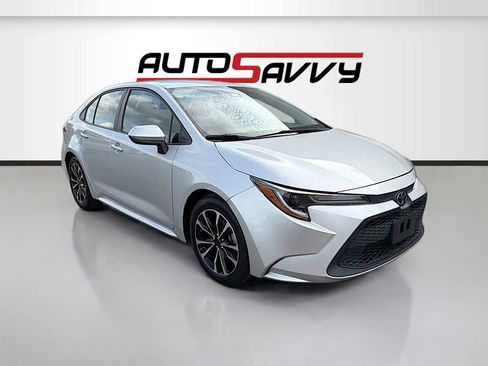 Used 2022 Toyota Corolla LE FWD image 1