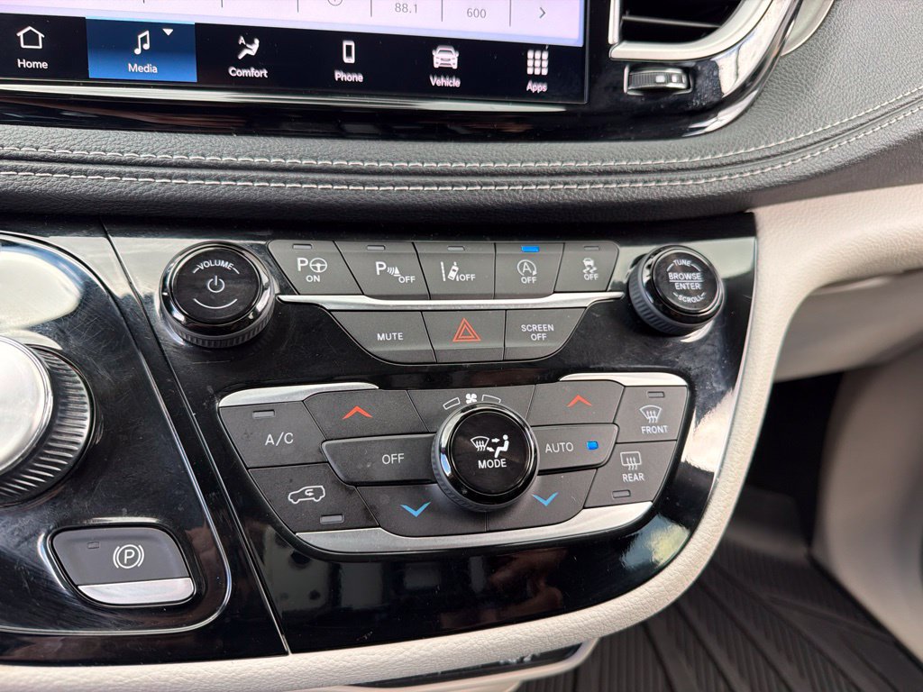 Certified 2023 Chrysler Pacifica Touring-L w/ Road Tripper Package AWD/4WD image 12