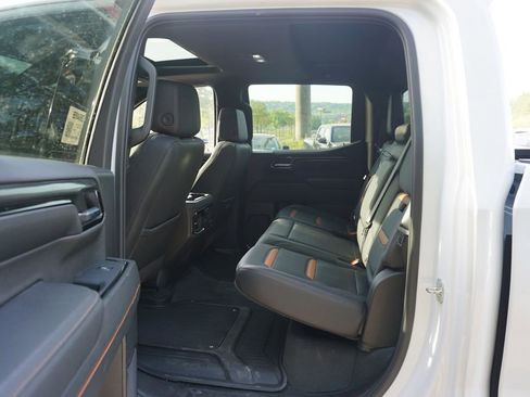 Used 2024 GMC Sierra 1500 AT4 w/ Technology Package AWD/4WD image 15