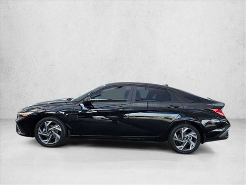 Used 2025 Hyundai Elantra SEL FWD image 9