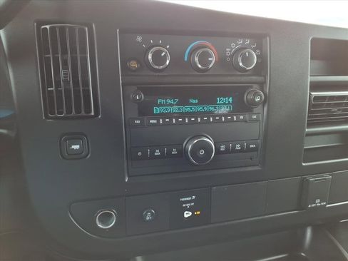 Used 2024 GMC Savana 2500 w/ Driver Convenience Package image 18