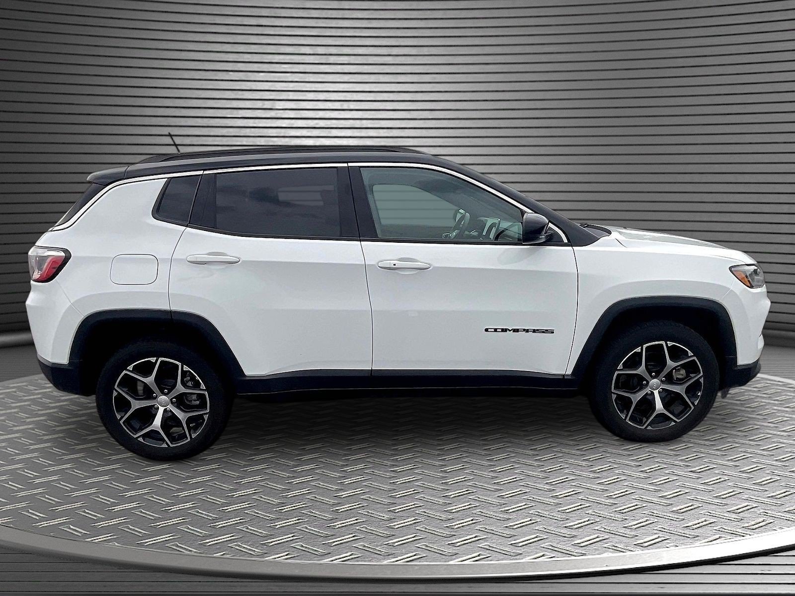 Used 2024 Jeep Compass Limited AWD/4WD image 8