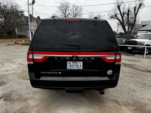 Used 2017 Lincoln Navigator L Select image 4