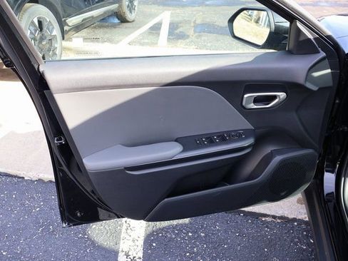 New 2025 Kia K4 LXS image 19