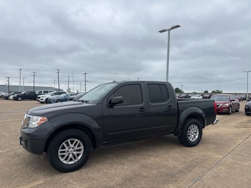 Used 2015 Nissan Frontier SV RWD image 8