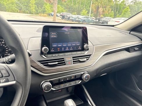 Used 2024 Nissan Altima 2.5 SV FWD image 20