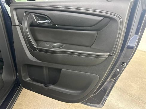 Used 2015 Chevrolet Traverse LT w/ Style and Technology Package FWD image 23
