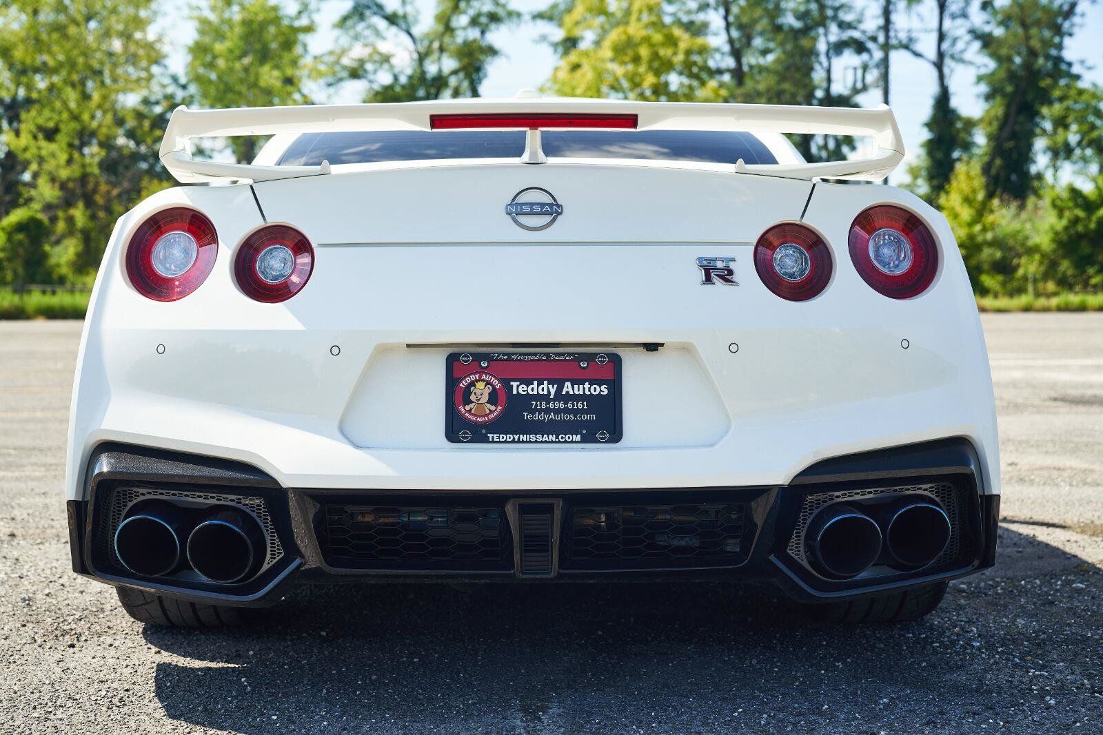 Certified 2024 Nissan GT-R Premium w/ Premium Interior Package AWD/4WD image 44