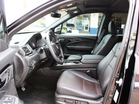 Used 2025 Honda Passport Black Edition image 11