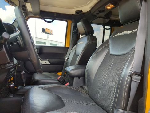 Used 2015 Jeep Wrangler Unlimited Sahara image 13