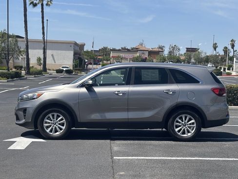 Used 2019 Kia Sorento L image 5