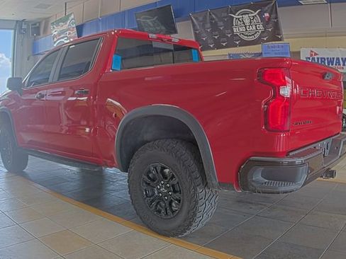 Used 2023 Chevrolet Silverado 1500 ZR2 w/ Technology Package AWD/4WD image 2