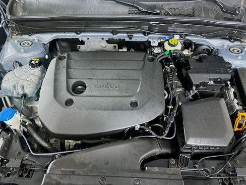 Used 2023 Volvo XC40 B4 Ultimate FWD image 32